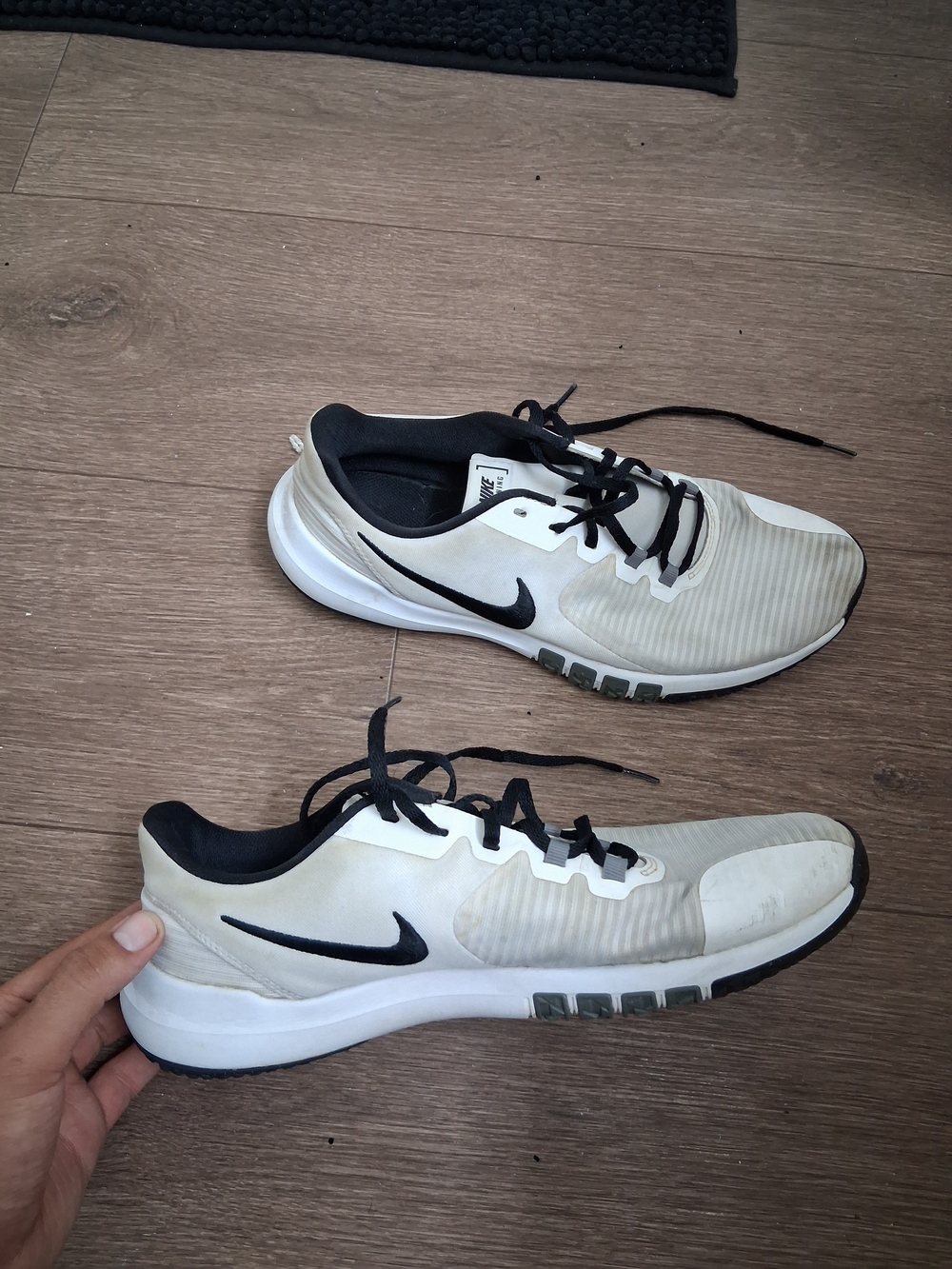 Nike Men's Athletic Shoes in Off-White/Black